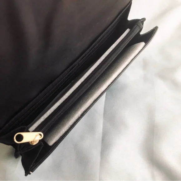 SOLD NWT Tommy Hilfiger Black Wallet - Picture 2 of 6